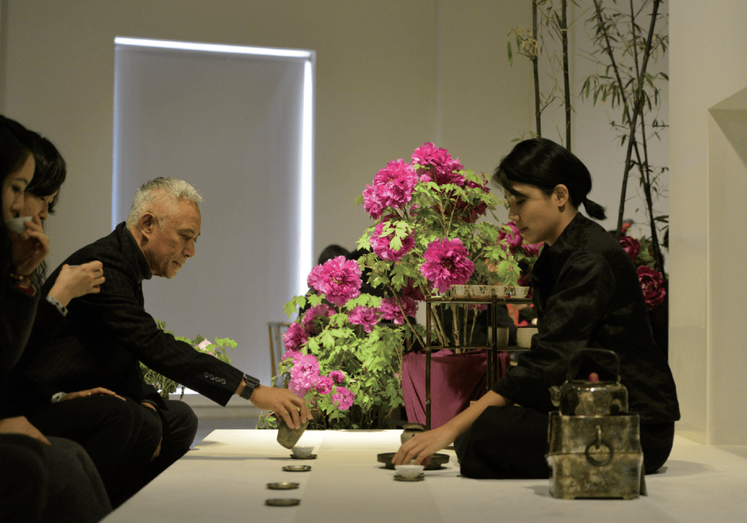 李曙韵 我学了十几年的钢琴,个性很自闭,从小想当「鸵鸟,把头「埋