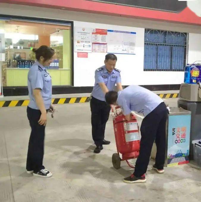 邵阳公安万警出动,抓获多人._手机搜狐网