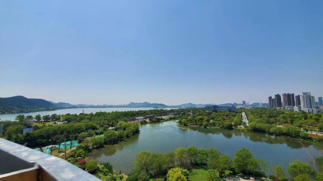 云龙湖大吗 8a759f50f9474ff6b01a4f2a76ee251e.jpeg