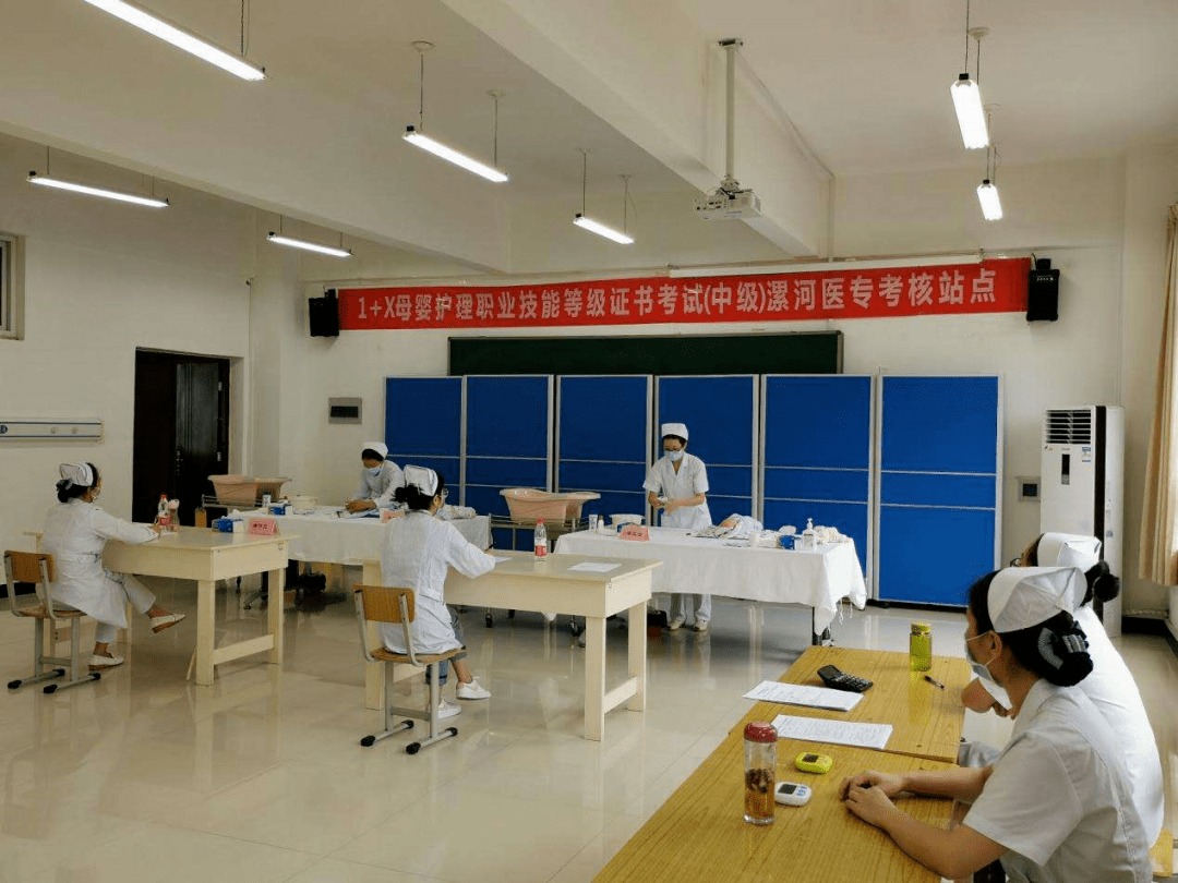 漯河医专150名护理系学生再拿一本含金量高的证书