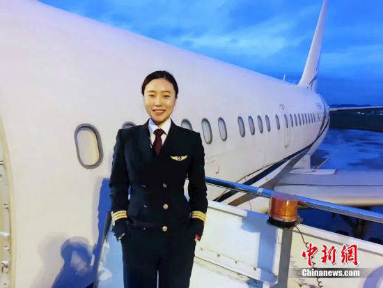 国产ARJ21交付三大航 听老中青三代和“阿娇”的