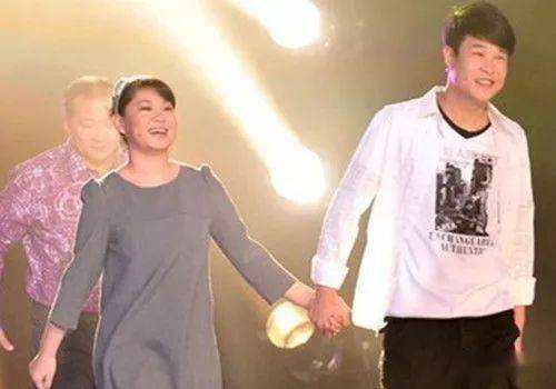 小沈阳一家三口近照曝光,女儿12岁气质非凡,老婆瘦20斤变成美女