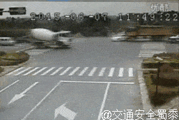 超速,不按规定路线行驶 …… 随手一搜,  网上的渣土车事故惊心动魄