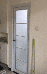 【今日爆笑动态图】现在出来卖 你没两把刷子都不好意思