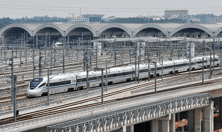 江肇高铁的建设,将会给肇庆带来非凡的意义.