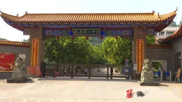 参加全国统一考试6840人,其中藤县中学1737人,藤县一中2834人,藤县
