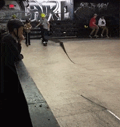 搞笑gif:哥们,你还真是寒碜,用拖拉机拉伴娘