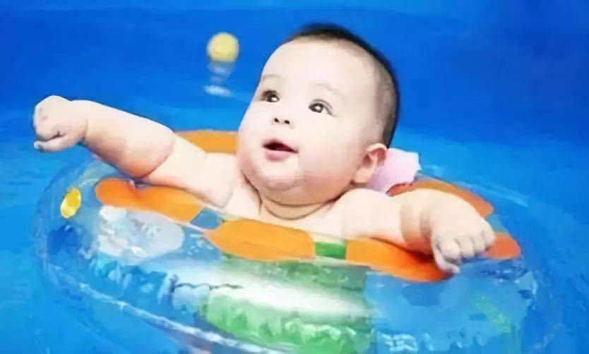 新生儿|新生儿游泳到底好是不好？关键看你做对了没有