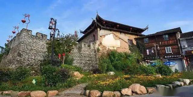 美了千余年!形似"观音挂珠" 你不能错过的汀州古城墙!