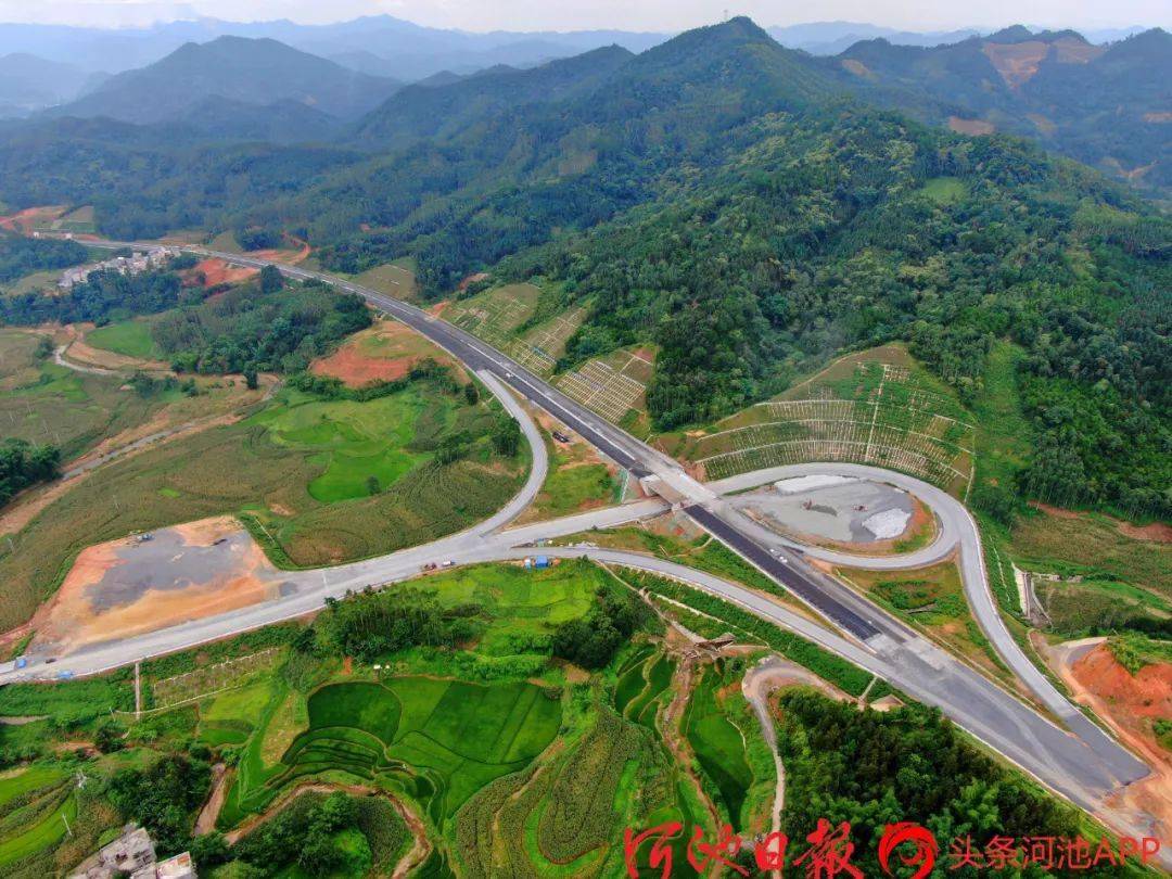 河池:贵南高铁,都巴高速,融河高速,南天高速建设如火如荼