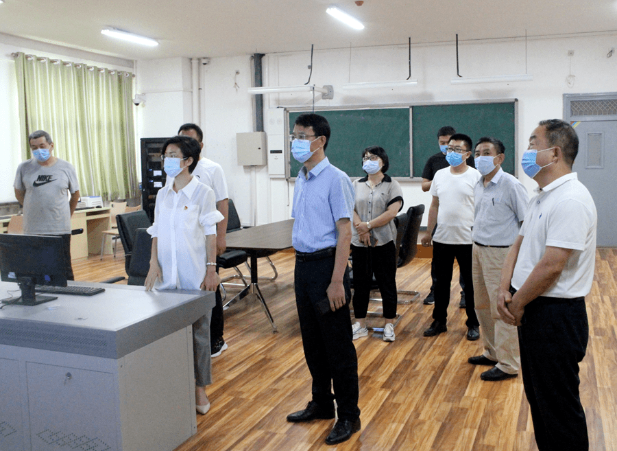 磁县副县长万晓方督导检查高考备考工作