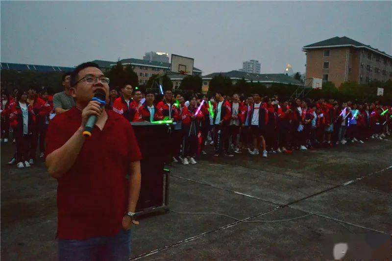 高三|永远难忘…海宁3所学校晚上出现震撼一幕…