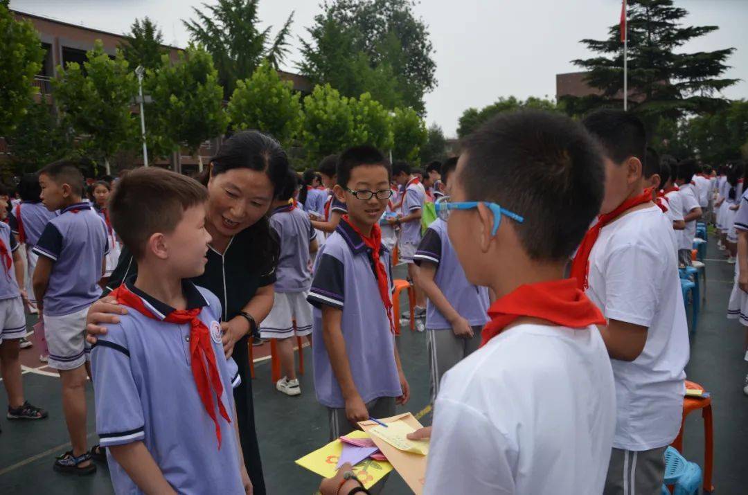 感恩·成长毕业季--安阳市三官庙(东明 朝阳)小学召开