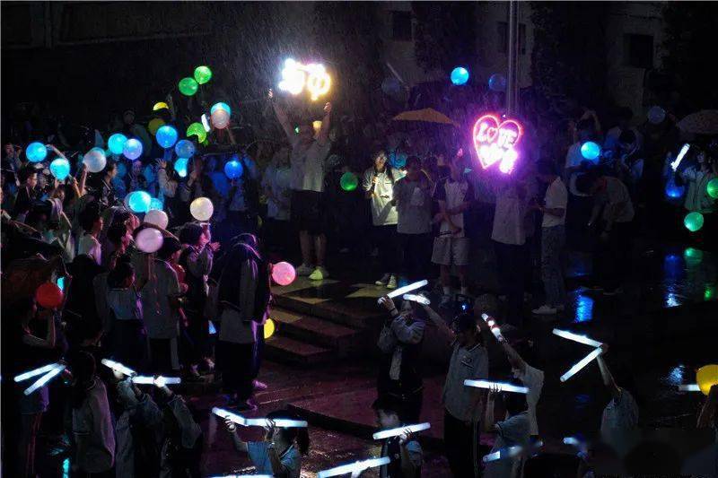 高三|永远难忘…海宁3所学校晚上出现震撼一幕…