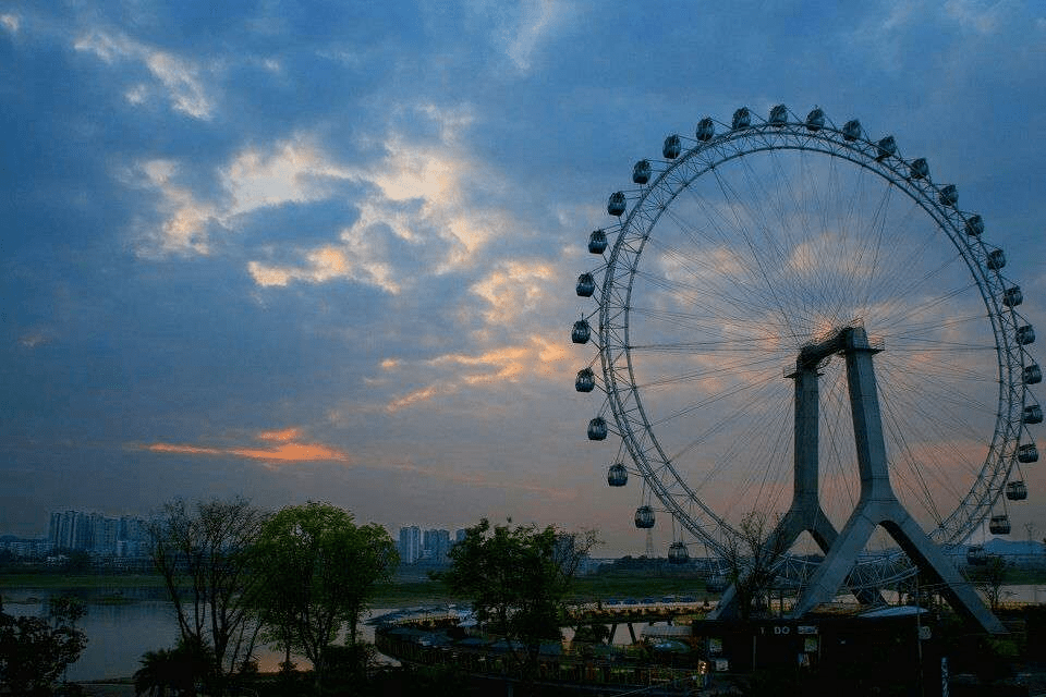 遂宁摩天轮上发生的一幕也太让人羡慕了吧