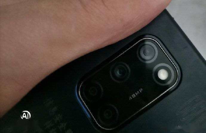 华为神秘新机谍照现身：后置4800万像素四摄