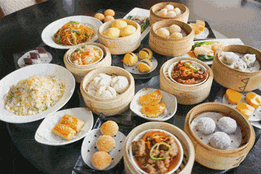 图源:soogif 如今在上海,街边的丰富的小吃也是拿米和面做的,不同的