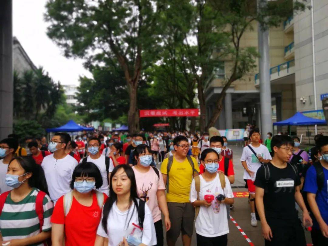 高考|多图直击桂林高考现场!这一幕幕让人动容…