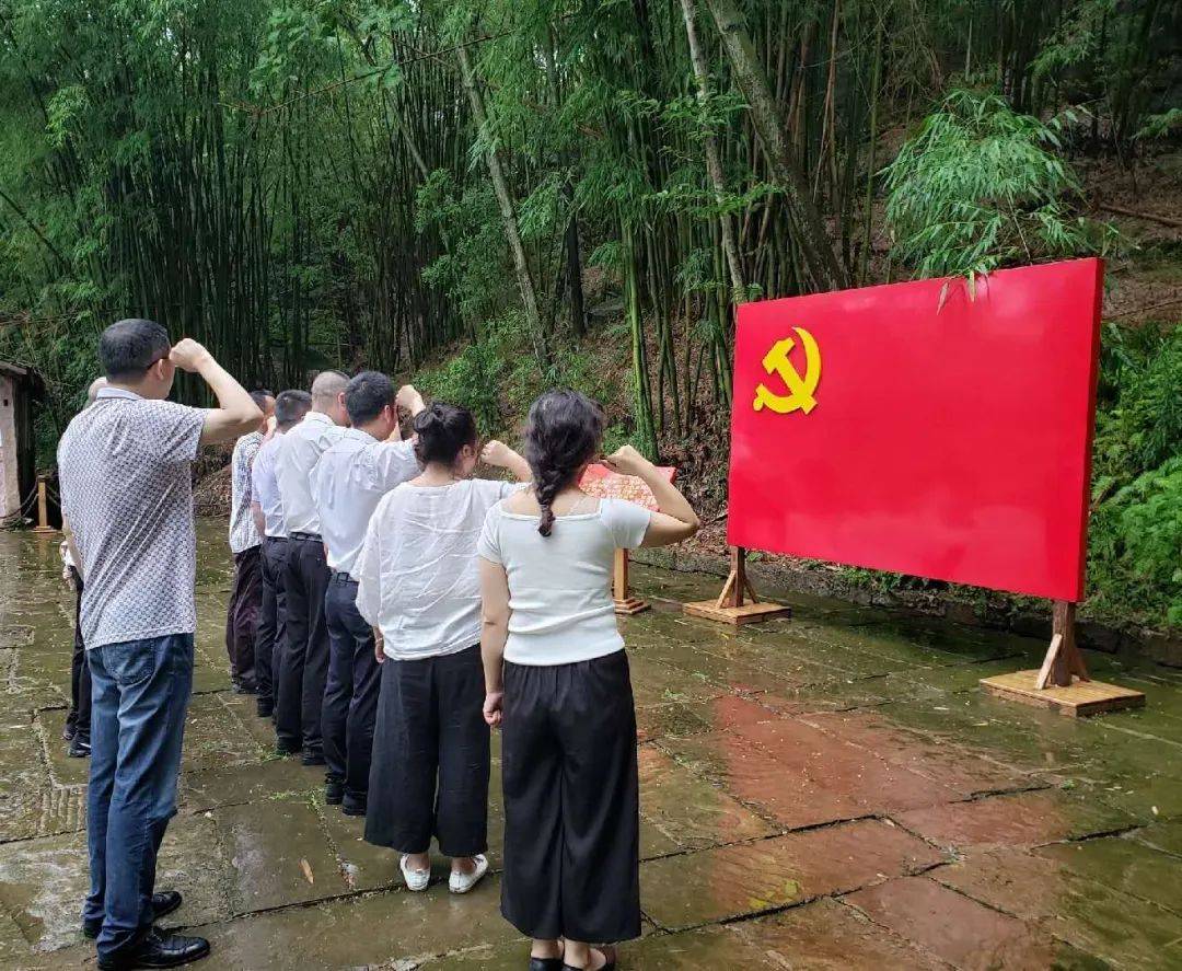 "1929年6月29日,旷继勋率领4000余名官兵在牛角沟宣布起义,第一次打