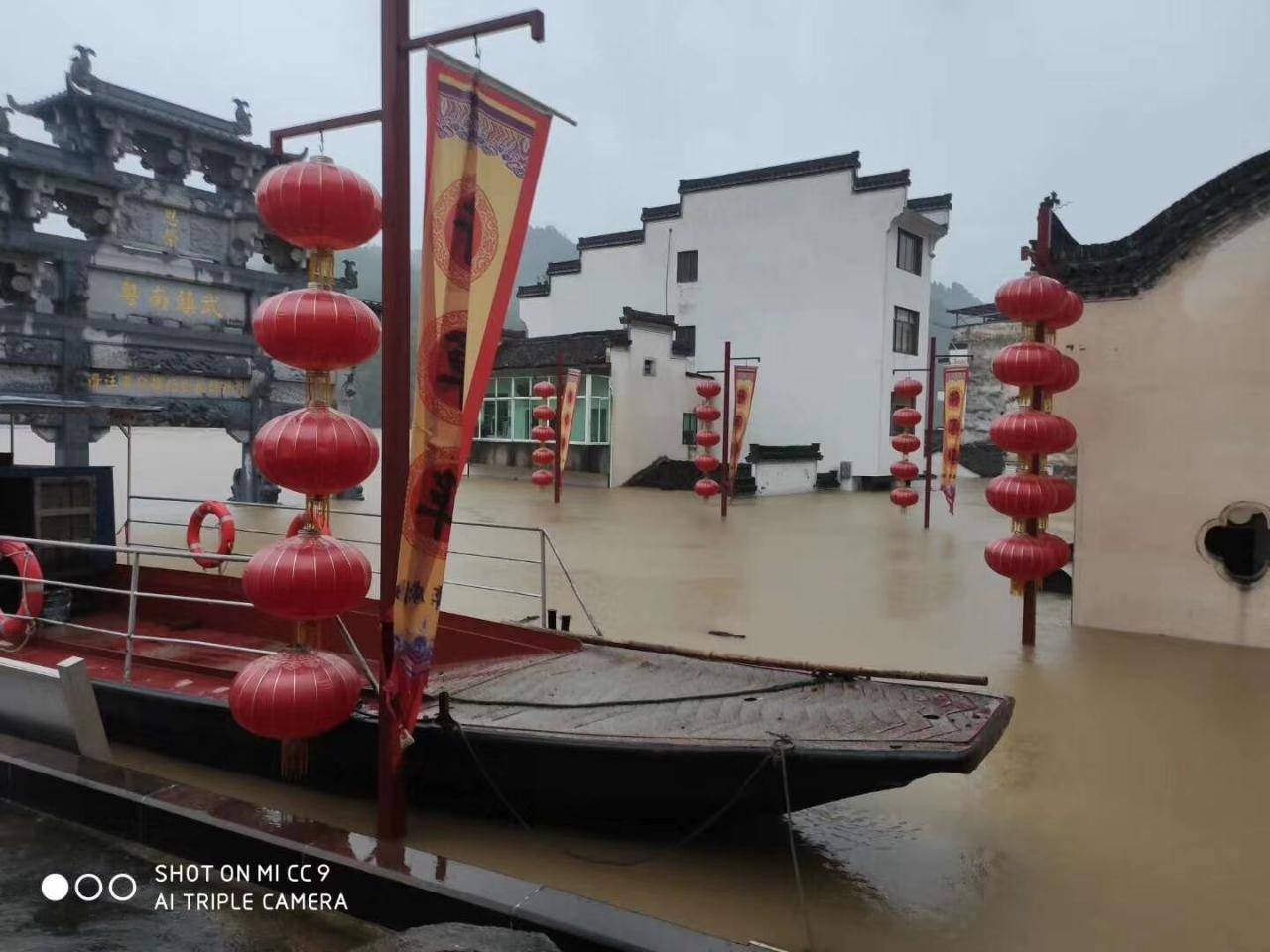 数学|歙县高考语文数学9日补考 冲锋艇送考 将启用备用考点