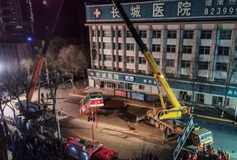 西宁市|青海通报公交陷坑致十死事故：路基渗水施工致塌陷，引发次生灾害