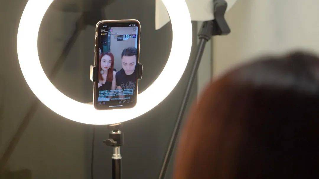 广妻|“港夫广妻”联手闯入电商行业，有颜又有才，我酸了