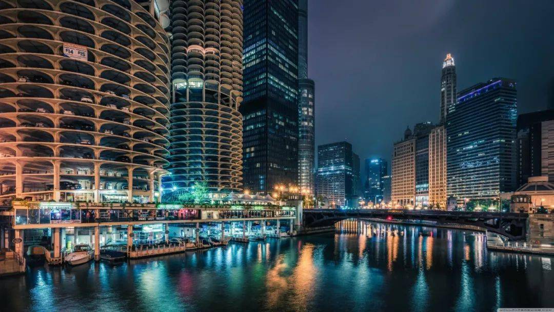 夜游芝加哥,游览灯火通明的城市夜景