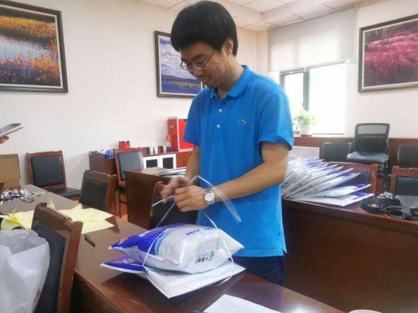 林大|北京林大：班主任将学生大一写下的誓言装进毕业“寄”