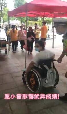 考生|广东佛山一残疾考生获交警“专班”护送