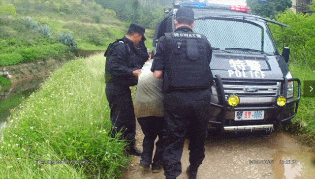 弥勒80岁老人雨中迷路一夜第二天热心群众报警得救助