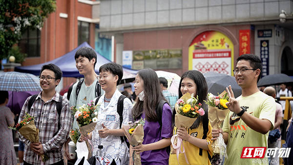 组图|组图丨向日奔跑，一举夺魁