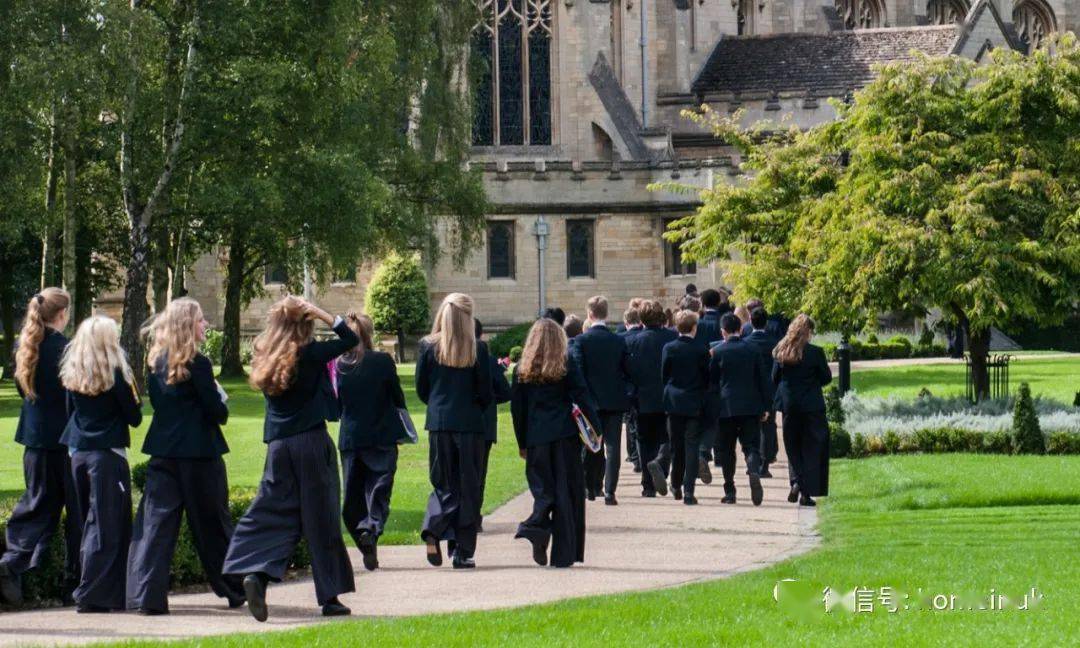 美国将遣返境内留学生，申请英国顶尖私校的学生只增不减