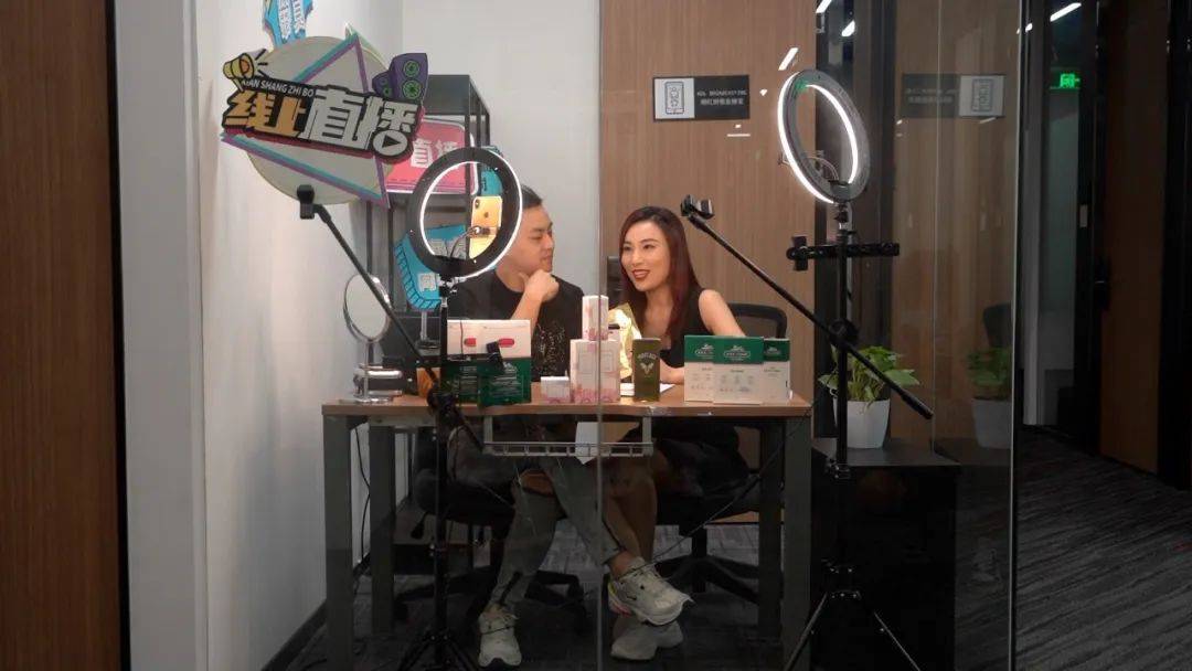 广妻|“港夫广妻”联手闯入电商行业，有颜又有才，我酸了