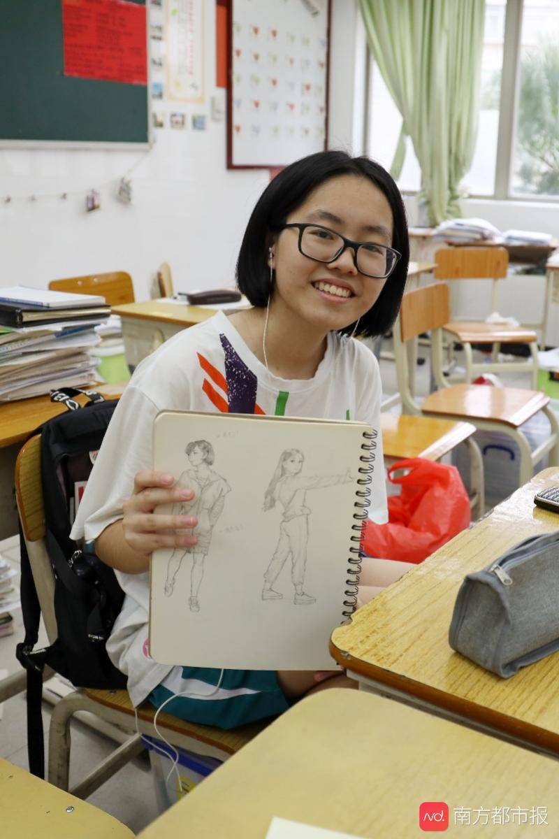 高考|翻素描本看女团表演，高考结束回到课室考生们在做这些事