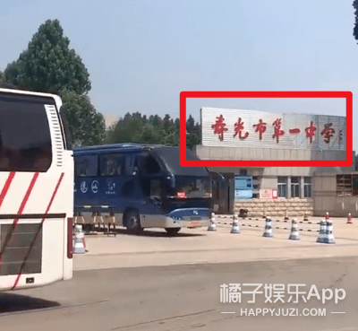 数完|高考高能现场！家长带王一博立牌陪考，考生数完天坛砖还得再约金字塔