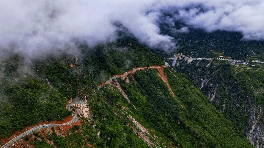 全国最后一个不通公路的村,通了!_阿布洛哈