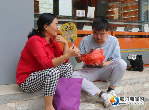 邵阳|考场外，这些瞬间直击心底！