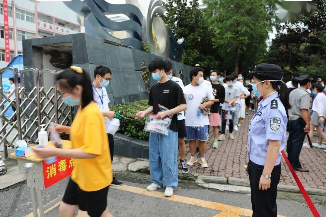 高考|【护航高考】风里雨里，我守护你……
