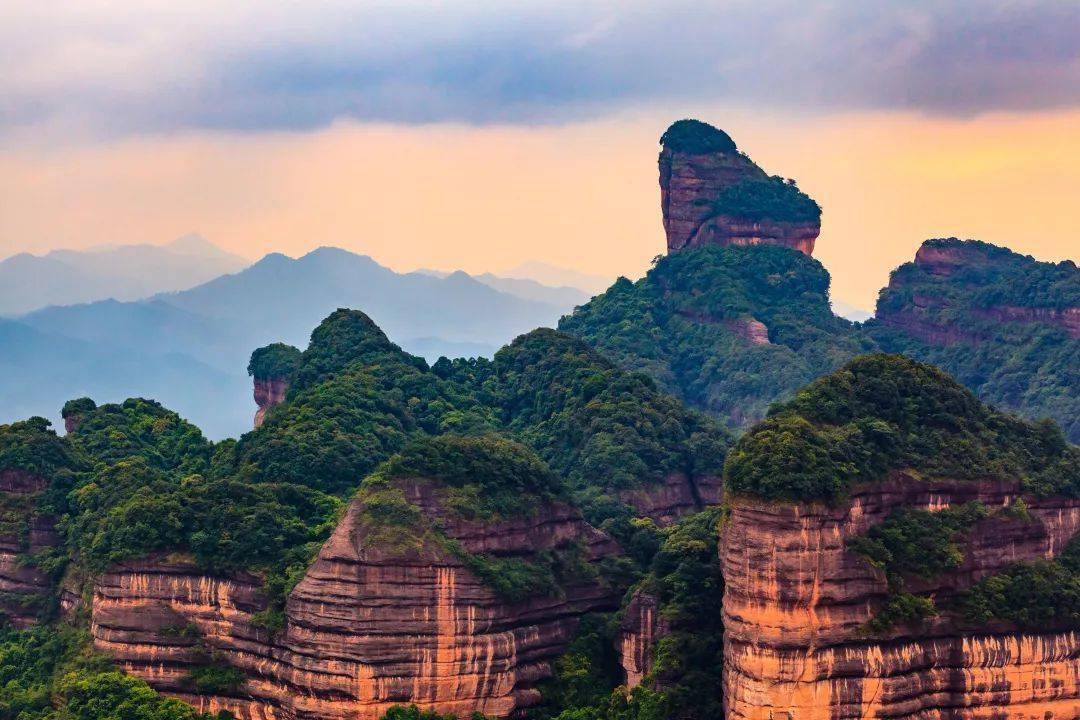 集晚中生代花岗岩,火山岩地质遗迹,独具特色山岳,峡谷,海洋地貌景观