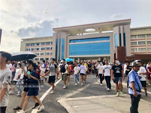疫情下的高考落幕 玉林的师生家长分享"疫"考感言