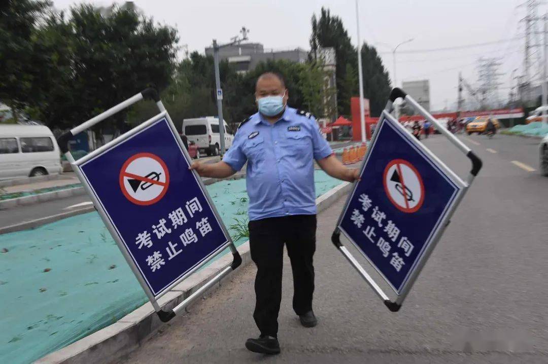 考生|“史上最长高考”结束 有鲜花有拥抱