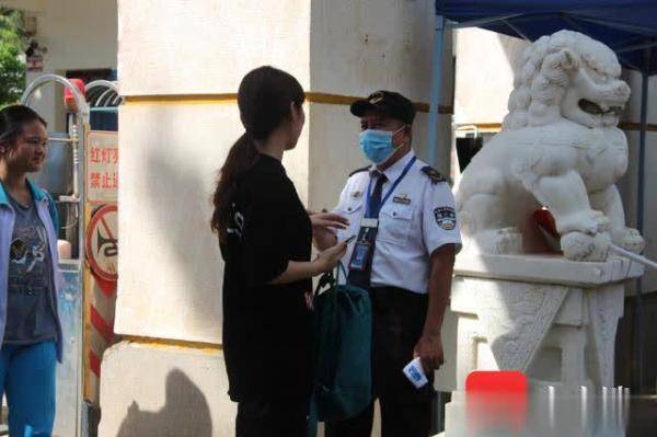 回母校|海南中学校警送别高考生 嘱咐“常回母校看看”