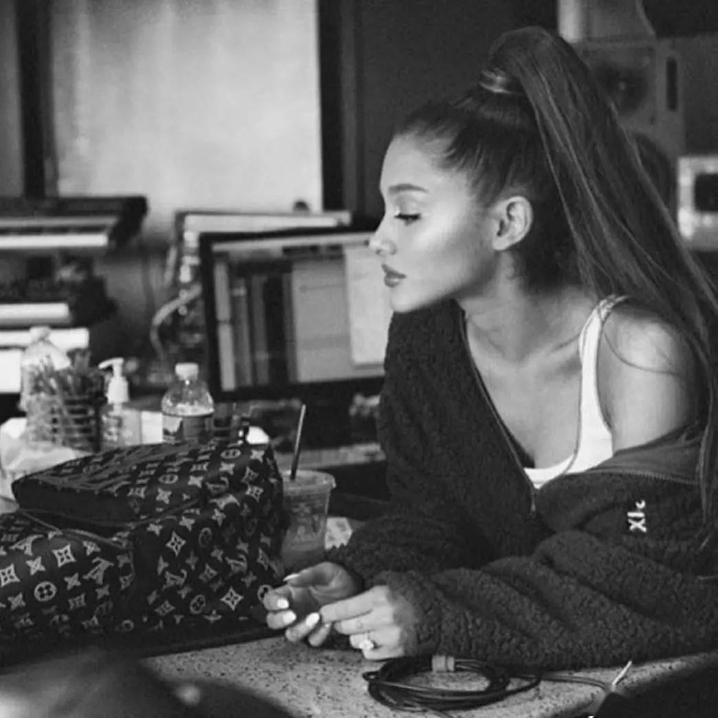 Esther|身材不输卡戴珊的华裔女鞋头，连Kylie、A妹都抢着帮她带货！