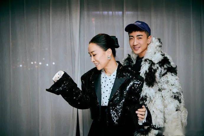 夏日|黄晓明狂流汗不脱妆，杨超越的“落泪女团妆”上热搜！一线女星背后百万化妆师的夏日最强无暇底妆教程送上！