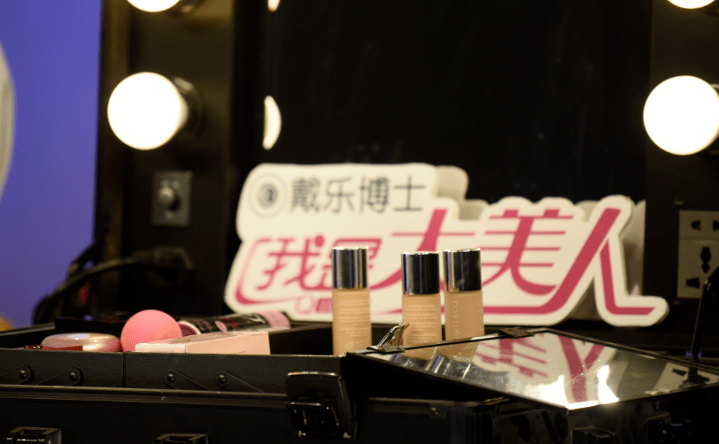 夏日|黄晓明狂流汗不脱妆，杨超越的“落泪女团妆”上热搜！一线女星背后百万化妆师的夏日最强无暇底妆教程送上！