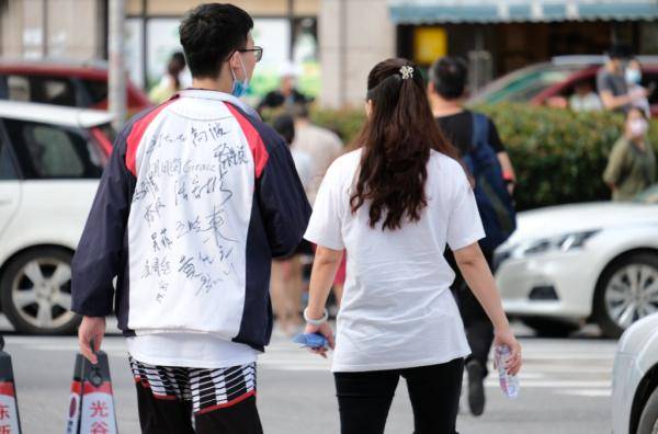 高考|相当真实！高考完，她哭着说出了假期规划