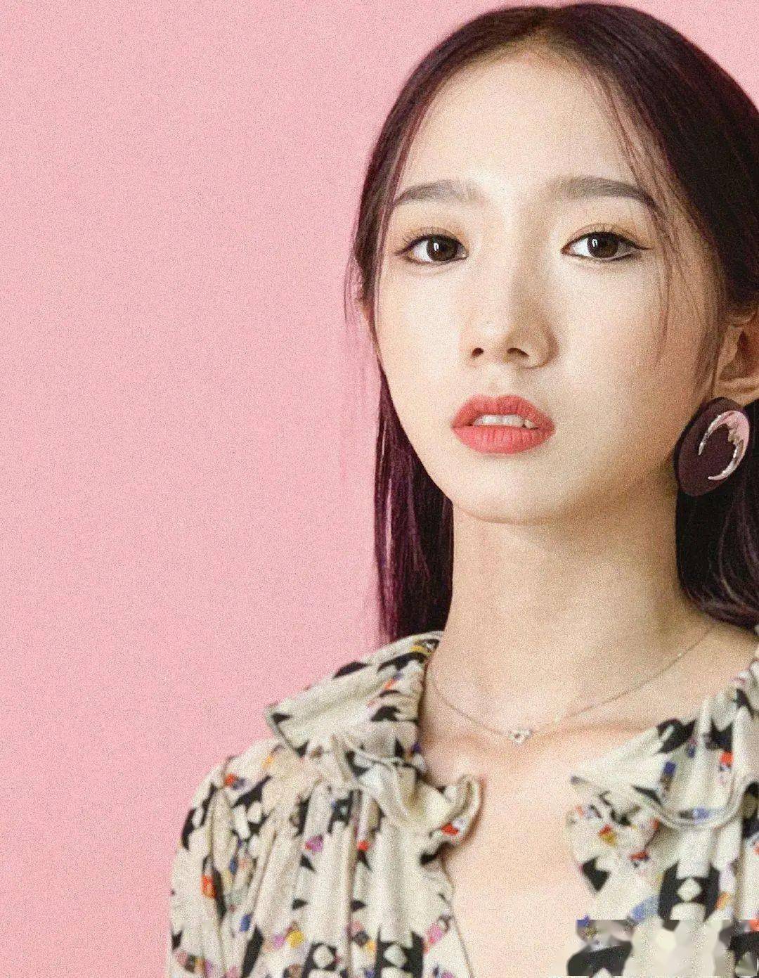 夏日|黄晓明狂流汗不脱妆，杨超越的“落泪女团妆”上热搜！一线女星背后百万化妆师的夏日最强无暇底妆教程送上！