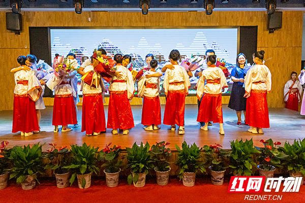 成童|长沙芙蓉区八一路小学举行“明礼立志”毕业生成童礼