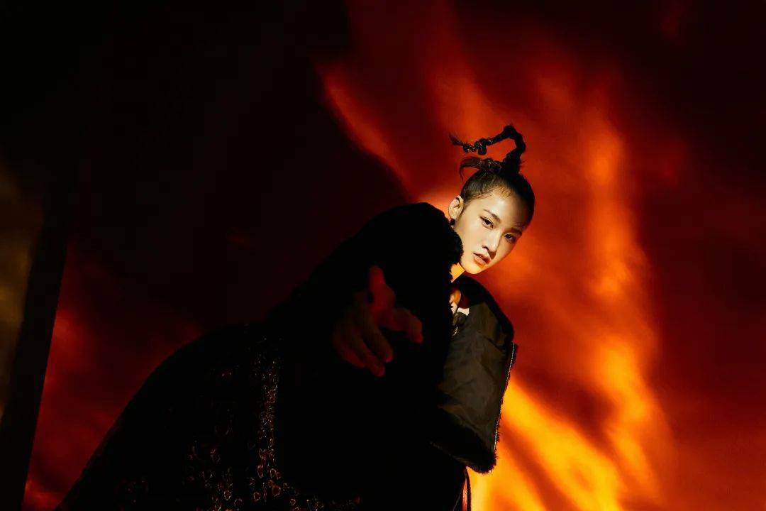 白姗|李泽懿&白姗最新大片来袭！是时候领略下东方宾利家仙女模特的魅力了...