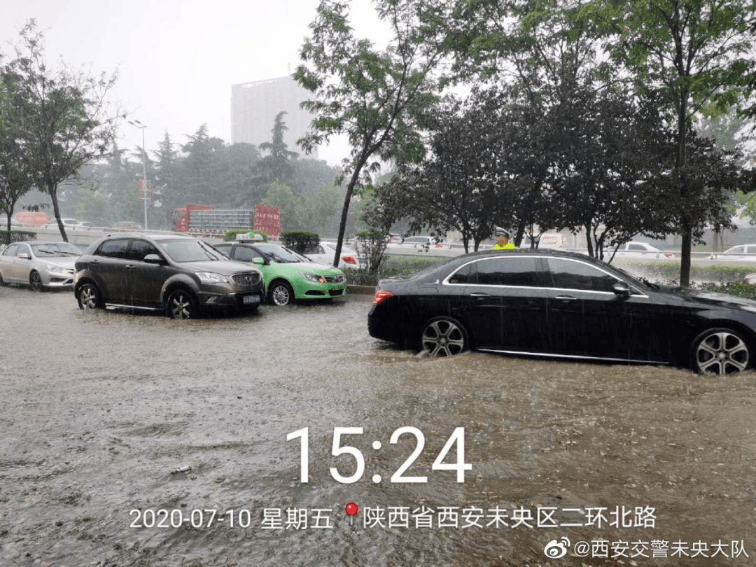 西安这雨也太大了吧…多地积水严重